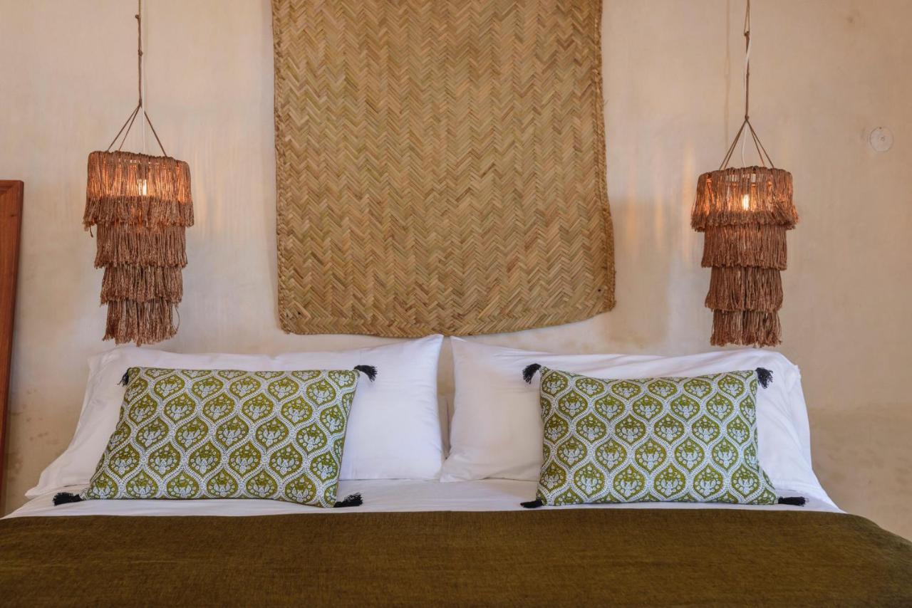 Casa Cat Ba Beachfront Boutique Hotel ホルボックス島 エクステリア 写真